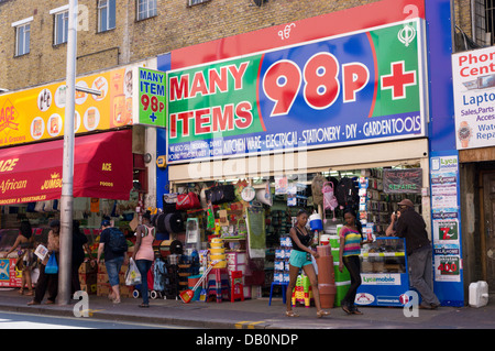 98p+ sconto shop in Rye Lane, Peckham, Londra del sud Foto Stock