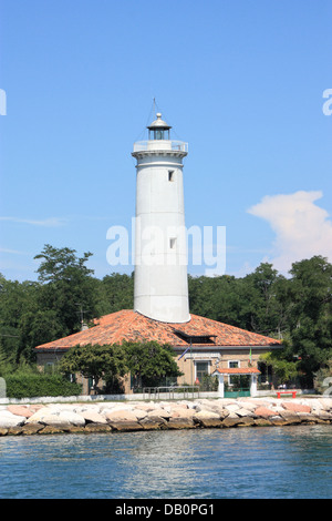 Faro di Faro Rocchetta a Malamocco canale tra il Lido e all'isola di Pellestrina Foto Stock