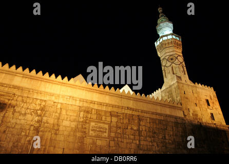 Vista illuminata Umayyad moschea, la Grande Moschea di Damasco, Siria, 29 agosto 2007. Moschea degli omayyä di, che si trova alla fine del al-Hamidiyeh souq nella città vecchia di Damasco, fu costruito nel 705 D.C. dagli Umayyad califfo Al-Walid I quando Damasco era la capitale dell'Impero arabo. Foto: Rainer Jensen Foto Stock