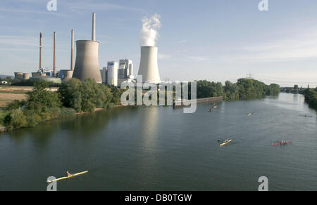 La foto mostra una centrale a carbone la centrale termoelettrica di potenza Staudinger in Grosskrotzenburg, Germania, 15 settembre 2007. La stazione di potenza che fornisce circa il 30 percento dell'energia per lo stato tedesco Hesse è quello di ottenere un nuovo blocco di unità della stazione di potenza che fornirà 1.100 megawatt. Quattro dei cinque ora blocco-unità centrali elettriche sono alimentate con carbone e uno con gas. Il nuovo blocco unità-Pow Foto Stock