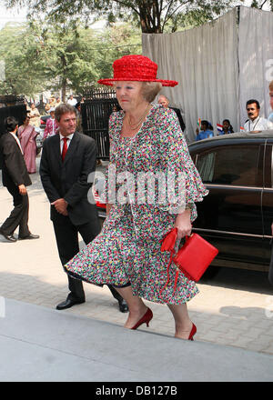 Regina olandese Beatrice è raffigurato durante una visita a Deepalaya scuola a Nuova Delhi, India, 25 ottobre 2007. La visita di stato della famiglia reale olandese ha luogo da 24-27 ottobre. Foto: Albert Nieboer (ATTENZIONE: PAESI BASSI OUT) Foto Stock
