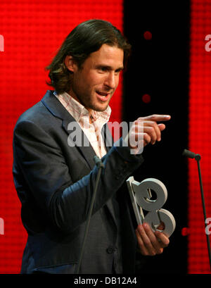 David de Rothschild, attivista ambientale e documentario sulla natura-produttore, parla durante la GQ evento di gala per la presentazione del ?uomini dell'anno 2007? Premi a Monaco di Baviera, Germania, il 25 ottobre 2007. Rothschild ha ricevuto il ?Uomo dell'anno 2007? Premio nella categoria ?impegno?. Per la nona volta la rivista onorata personalità eminenti dal cinema, televisione, musica Foto Stock