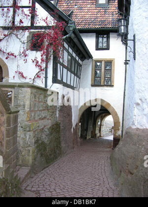 Il file immagine mostra uno del cortile interno al castello di Wartburg nei pressi di Eisenach, Germania, 2005. Foto: Romain Fellens Foto Stock