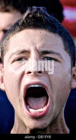 Un US Marine Corps reclutare grida durante un pull up concorrenza a stazione di reclutamento di Fort Lauderdale Aprile 20, 2013 a Fort Lauderdale, FL. Foto Stock