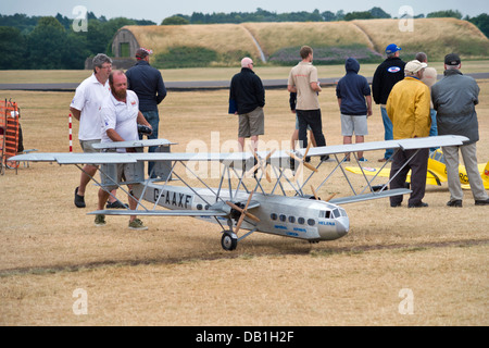 Espositore con battenti modello Handley Page aereo di linea al modello di grandi aeromobili mostrano a RAF Cosford, Shropshire, Regno Unito, Luglio 2013 Foto Stock