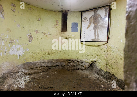 Il dungeon sotto Enniscorthy Castle Museum ospita una misteriosa parete storico dipinto un Halberdier Co Wexford, Irlanda Foto Stock