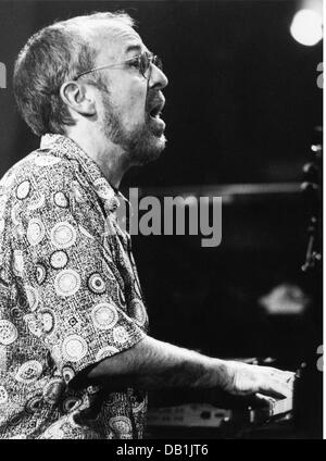 James, Bob, * 25.12.1939, musicista americano (jazz), pianista, a mezza lunghezza, durante le performance di scena, Montreux, 1999, Foto Stock
