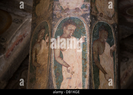 Dipinti Buddisti all'interno di cave 10, Ajanta grotte buddista, India Foto Stock