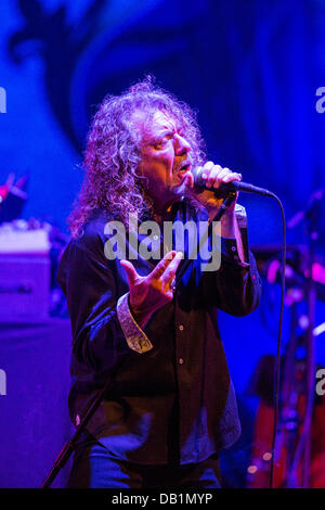 Cary, North Carolina, Stati Uniti d'America. Il 20 luglio, 2013. Robert Plant e il sensazionale traslatori di spazio di eseguire in Carolina del Nord - foto: Robert Plant - Credit: Fotografia Rockstar/Alamy Live News Foto Stock