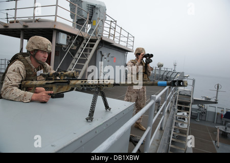 Lancia Cpl. Dylan Tomlinson, una scout sniper con Scout Sniper plotone, armi Company, Battaglione Team di atterraggio 1/4, XIII E Marine Foto Stock