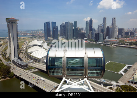 Vista in elevazione della baia di Marina dal Singapore Flyer Observation Wheel, Singapore. Foto Stock