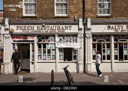 Ristorante esterno, Brick Lane, Tower Hamlets, Londra, Inghilterra Foto Stock