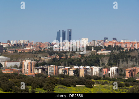 Vista di Madrid guardando a nord dalla Casa de Campo, Spagna. Foto Stock