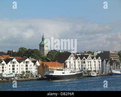 (Dpa) file il file immagine datata 23 agosto 2003 offre una vista sul porto di Stavanger, Norvegia. Entrambi Stavanger e Liverpool, Regno Unito, sono designata Capitale europea della cultura 2008, il Consiglio UE ha deciso. Foto: Hinrich Baesemann Foto Stock