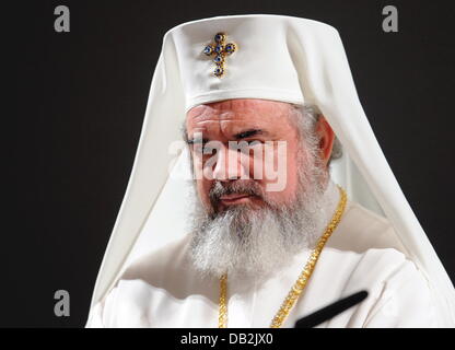 Il capo della Chiesa Ortodossa Romena, Patriarca Daniel, è raffigurato all'Herculessaal del castello residenziale durante l'incontro per la pace della comunità di Sant Egidio a Monaco di Baviera, Germania, il 12 settembre 2011. Circa 300 persone di religione, politica e cultura si è riunito e ha partecipato ad una complessiva di 50 tornate di discussione e di incontri. Foto: Tobias Hase Foto Stock