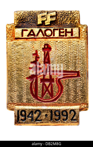 Era comunista sovietico badge di smalto per commemorare i 50 anni di alogeno chemicals company Foto Stock