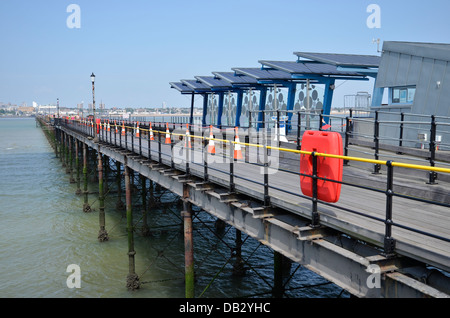 La stazione ferroviaria alla fine di Southend Pier Foto Stock