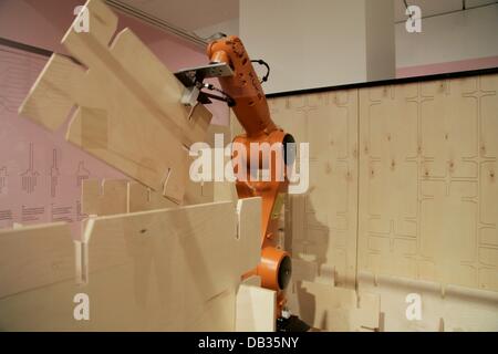 Londra, Regno Unito. 23 Luglio, 2013. Anteprima di 'Il futuro è qui: una nuova rivoluzione industriale', mostra presso il Museo del Design, Shad Thames, London Credit: David Stock/Alamy Live News Foto Stock