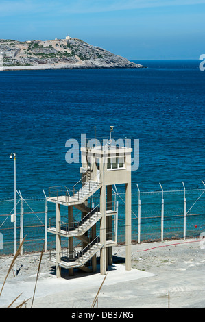 Recinzioni perimetrali in villaggio Benzu che separa le enclave spagnole di Ceuta e il Marocco. Ceuta,Africa del Nord. Spagna. Foto Stock