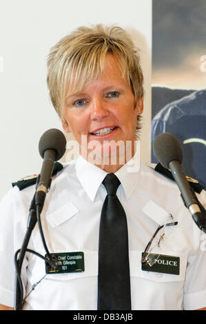 Belfast, Irlanda del Nord, 23 Luglio 2013 - PSNI Deputy Chief Constable Judith Gillespie parlando all'WPFG media credito di lancio: Stephen Barnes/Alamy Live News Foto Stock