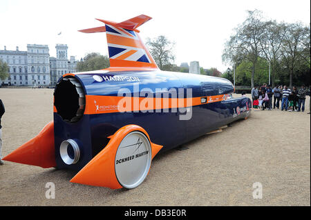 Bloodhound Il auto sul display alla sfilata di cavalli a Londra. Progetto BLOODHOUND Engineering Adventure (www.bloodhoundssc.com) - La Gran Bretagna è 1000mph record di velocità su terra tentativo di prendere posto in Hakskeen Pan Northen Cape, Sud Africa. Londra, Inghilterra Foto Stock