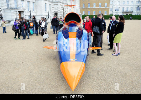 Bloodhound Il auto sul display alla sfilata di cavalli a Londra. Progetto BLOODHOUND Engineering Adventure (www.bloodhoundssc.com) - La Gran Bretagna è 1000mph record di velocità su terra tentativo di prendere posto in Hakskeen Pan Northen Cape, Sud Africa. Londra, Inghilterra Foto Stock