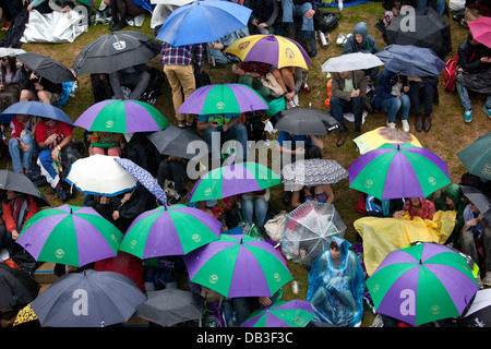 La folla si guarda una partita ai campionati di Wimbledon 2012 All England Lawn Tennis & Croquet Club Foto Stock