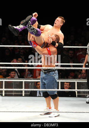 John Cena e il Miz WWE Raw Wrestling Superstars all'Arena O2 Dublin, Irlanda - 15.04.11 Foto Stock