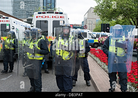 Difesa inglese league protesta edl birmingham 20 luglio 2013 Riot Police Foto Stock