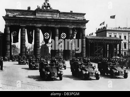 Nazismo / nazionalsocialismo, militare, parata, sfilata il 47° compleanno di Adolf Hitler, fanteria motorizzata alla porta di Brandeburgo, Berlino, 20.4.1936, diritti aggiuntivi-clearences-non disponibile Foto Stock