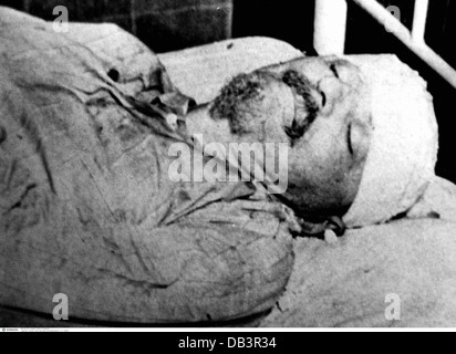 Trotsky, Leon (Lev Davidovich Bronstein), 7.11.1879 - 21.8 1940, politico sovietico, il suo corpo morto, sul letto della morte, Coyoacan, Messico, 1940, Foto Stock