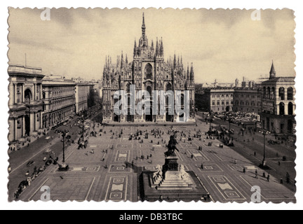 Geografia / viaggio, Italia, Milano, piazze, Piazza del Duomo, sinistra: Ingresso della Galeria Vittorio Emanuele II, centro: Cattedrale milanese, destra: Palazzo reale, cartolina, anni 50, diritti aggiuntivi-clearences-non disponibili Foto Stock