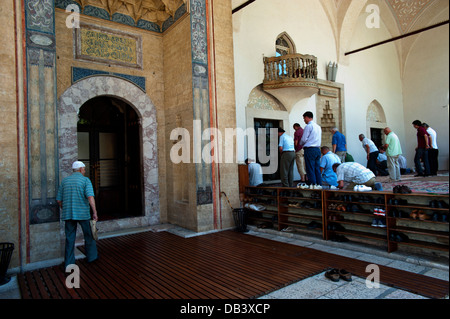 La preghiera a Gazi Husrev- Bey moschea. Sarajevo. La Bosnia Erzegovina. Balcani .l'Europa. Foto Stock