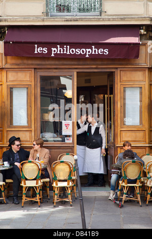 Cafe scene in Les Marais quartiere di Parigi, Francia Foto Stock