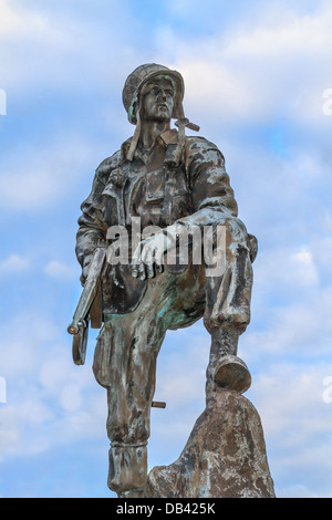 Iron Mike statua commemorativa US airborne soldati durante l invasione della Normandia, Francia Foto Stock