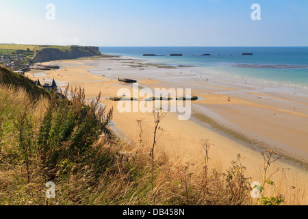 Sbarco in Normandia, resti del porto artificiale di Arromanches-les-Bains, Francia Foto Stock