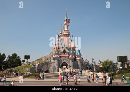 Le Château de la Belle au Bois dormienti in Disneyland Parigi, Marne-la-Vallée, nei pressi di Parigi, Francia. Foto Stock