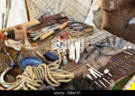 Viking trader articoli per la vendita a Flag Fen parco archeologico, Peterborough, Inghilterra Foto Stock