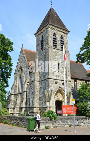 La Chiesa Parrocchiale di San Matteo, Church Road, Ashford, Surrey, England, Regno Unito Foto Stock
