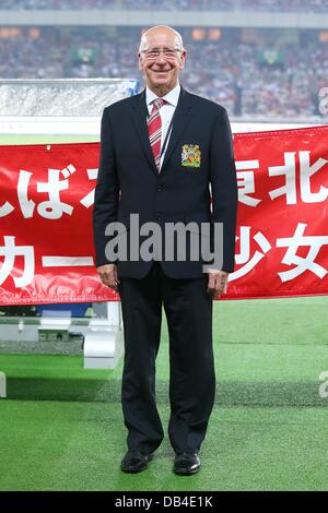 Kanagawa, Giappone. 23 Luglio, 2013. Sir Bobby Charlton, luglio 23, 2013 - Calcio : Manchester United Tour 2013, match tra Yokohama f Marinos 3-2 Manchester United al Nissan Stadium, Kanagawa, Giappone. Credito: AFLO SPORT/Alamy Live News Foto Stock