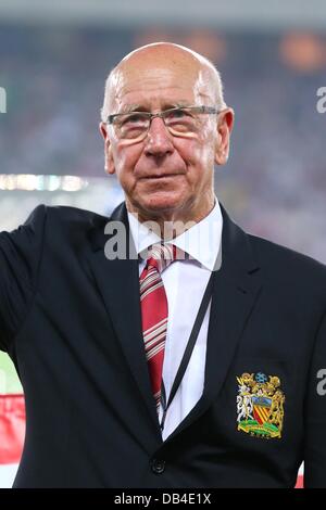 Kanagawa, Giappone. 23 Luglio, 2013. Sir Bobby Charlton, luglio 23, 2013 - Calcio : Manchester United Tour 2013, match tra Yokohama f Marinos 3-2 Manchester United al Nissan Stadium, Kanagawa, Giappone. Credito: AFLO SPORT/Alamy Live News Foto Stock