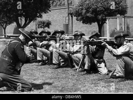 Militare, Australia, reclute durante la formazione militare di base, circa 1940, Additional-Rights-Clearences-non disponibile Foto Stock