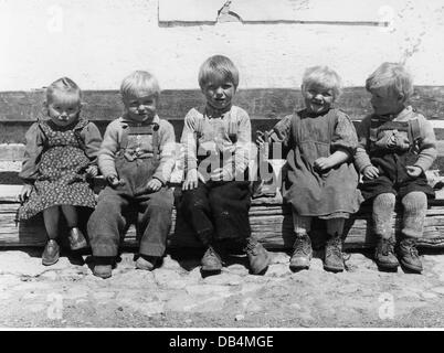 Agricoltura, agricoltori di montagna, gruppo di bambini, anni 50, diritti aggiuntivi-clearences-non disponibile Foto Stock