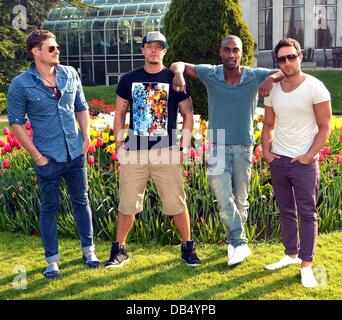 Lee Ryan, Simon Webbe, Duncan James e Antony Costa Blu di lanciare la loro sfida Eurovison presso il Radisson Hotel Dublin, Irlanda - 21.04.11. Foto Stock