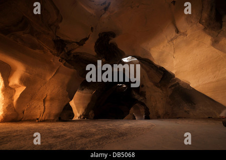 Israele, Judean pianura, Beit Govrin National Park, a forma di campana artificiali in grotta Foto Stock
