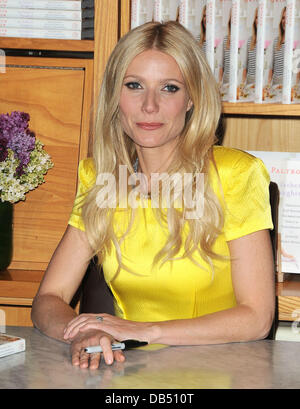 Gwyneth Paltrow segni copie del suo nuovo libro 'My padre della figlia: deliziosi, le ricette facile celebrare la famiglia & convivere' Williams-Sonoma a Los Angeles, California - 21.04.11 Foto Stock