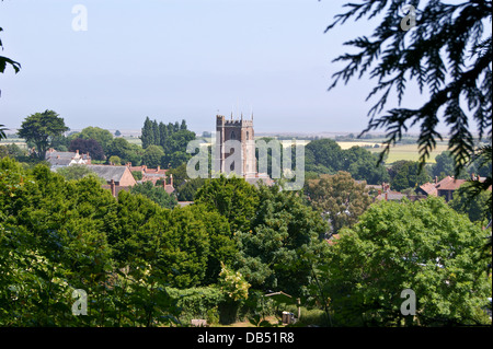 Chiesa di San Giorgio di Dunster, visto da di Macmillan Way West a lunga distanza sentiero vicino a Minehead, Somerset Foto Stock