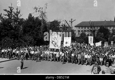 Periodo del dopoguerra, Germania, avversità, dimostrazione contro l'insufficiente approvvigionamento alimentare, 'marcia della fame' degli studenti di Monaco, estate 1947, autorizzazioni aggiuntive dei diritti-non disponibili Foto Stock