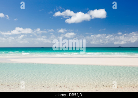 Sabbie Bianche e le acque cristalline di Whitehaven Beach. Whitsunday Islands National Park, Whitsundays, Queensland, Australia Foto Stock