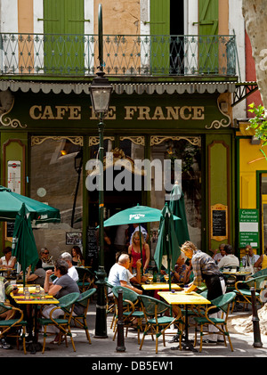 L'Isle sur la Sorgue Cafe de France, Provenza, Luberon, Europa Foto Stock